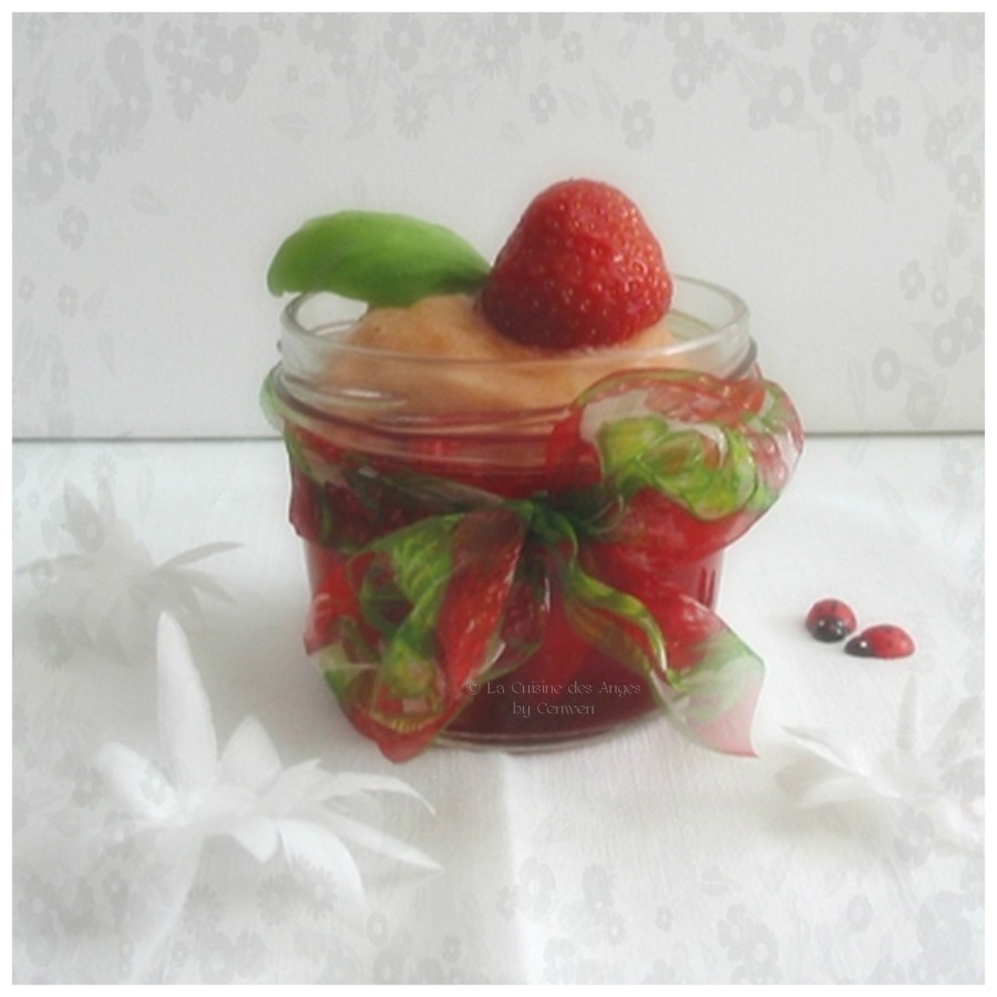 Dessert, Sorbet à la Rhubarbe accompagné d'une nage de fraises à la vanille